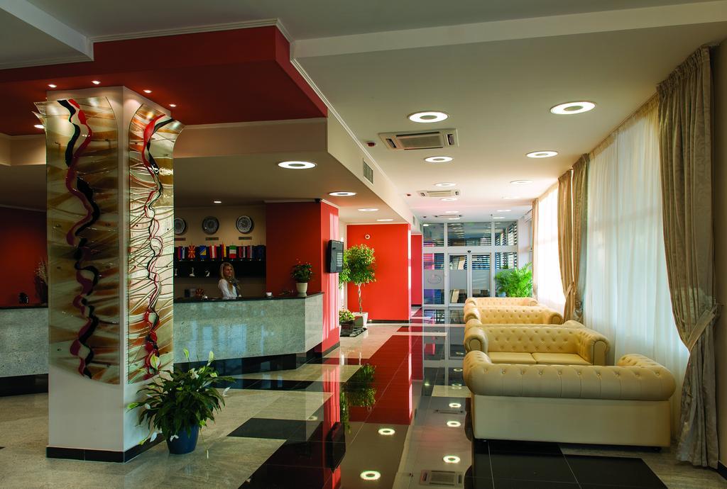 Tcc Grand Plaza Hotel Скопие Екстериор снимка