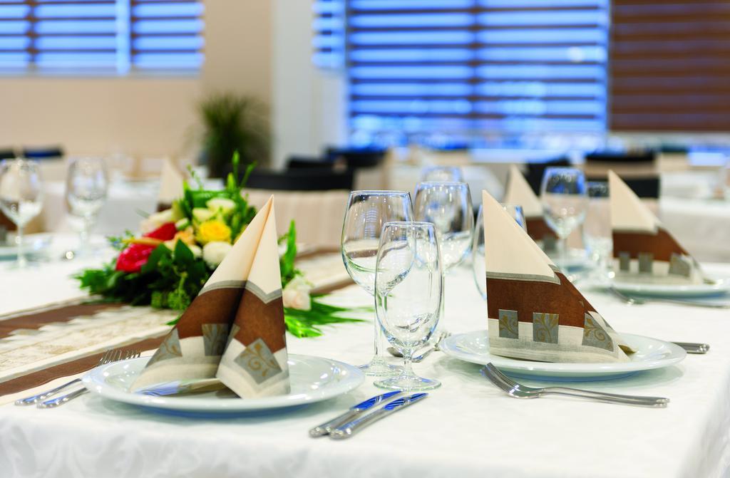 Tcc Grand Plaza Hotel Скопие Екстериор снимка