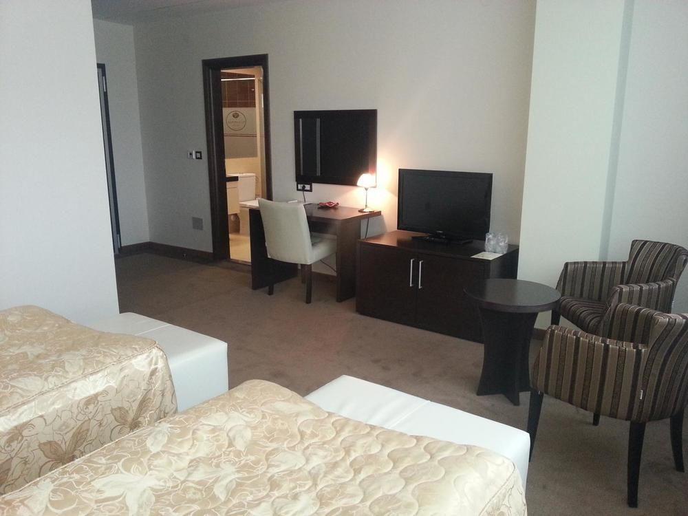 Tcc Grand Plaza Hotel Скопие Екстериор снимка