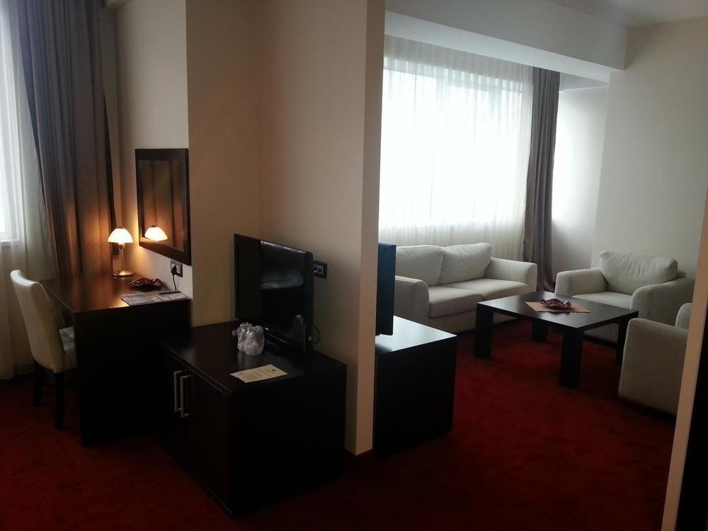 Tcc Grand Plaza Hotel Скопие Екстериор снимка