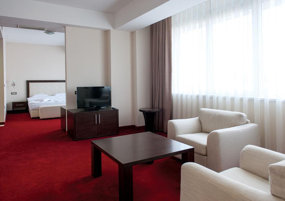 Tcc Grand Plaza Hotel Скопие Екстериор снимка