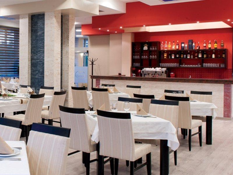 Tcc Grand Plaza Hotel Скопие Екстериор снимка
