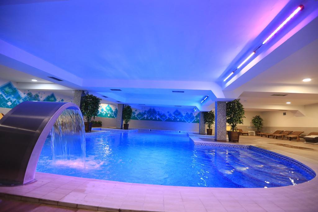 Tcc Grand Plaza Hotel Скопие Екстериор снимка