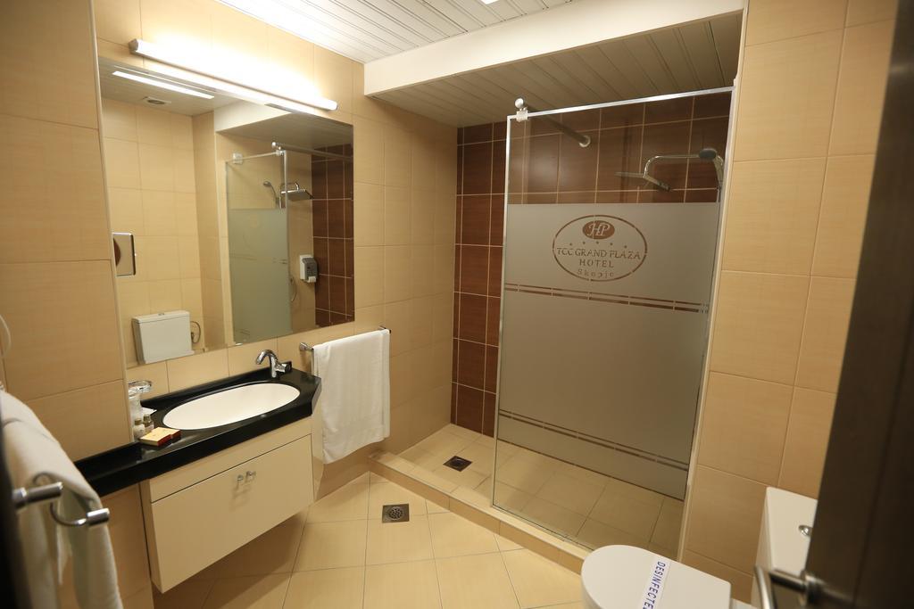 Tcc Grand Plaza Hotel Скопие Екстериор снимка