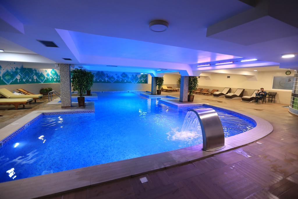 Tcc Grand Plaza Hotel Скопие Екстериор снимка