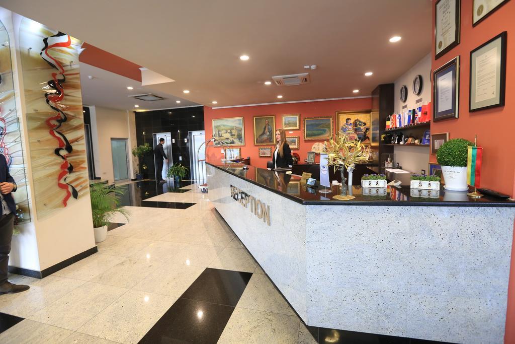 Tcc Grand Plaza Hotel Скопие Екстериор снимка
