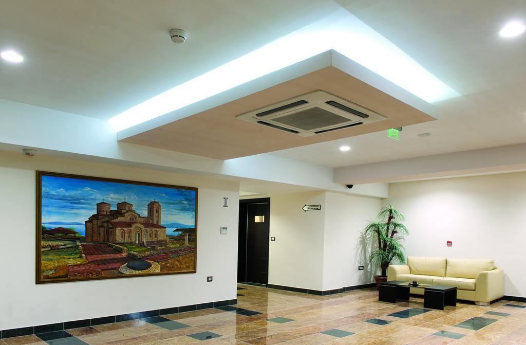 Tcc Grand Plaza Hotel Скопие Екстериор снимка