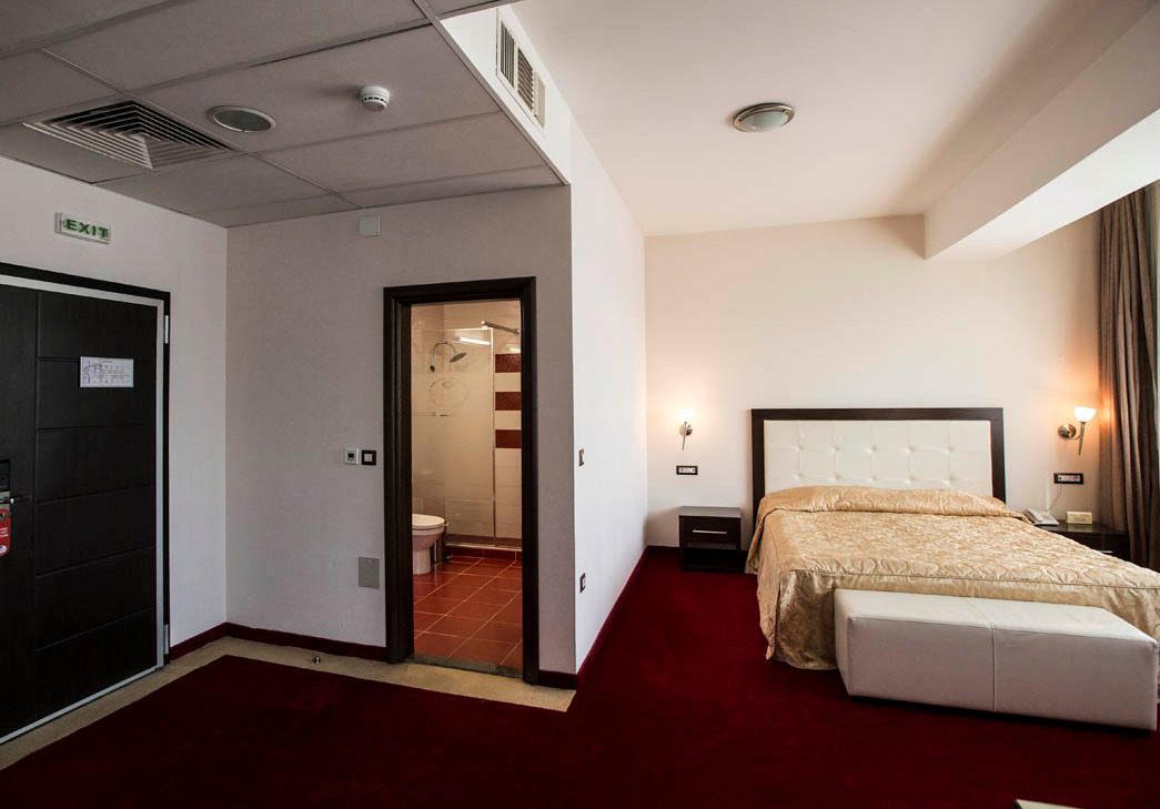 Tcc Grand Plaza Hotel Скопие Екстериор снимка