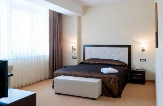 Tcc Grand Plaza Hotel Скопие Екстериор снимка